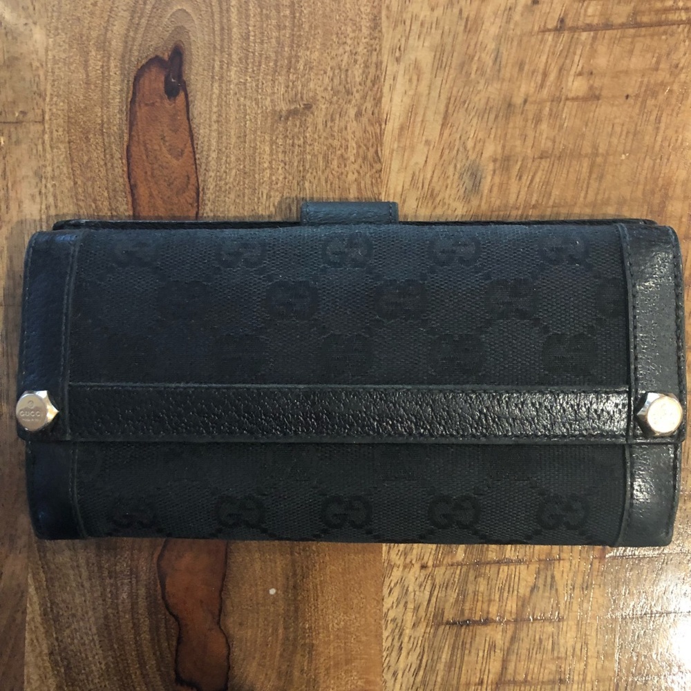 Vintage GUCCI wallet!!